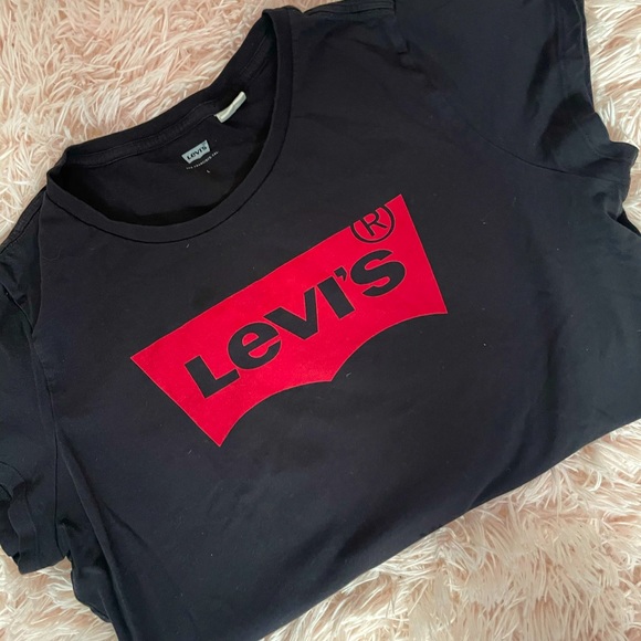 Levi’s Tee - Picture 3 of 4